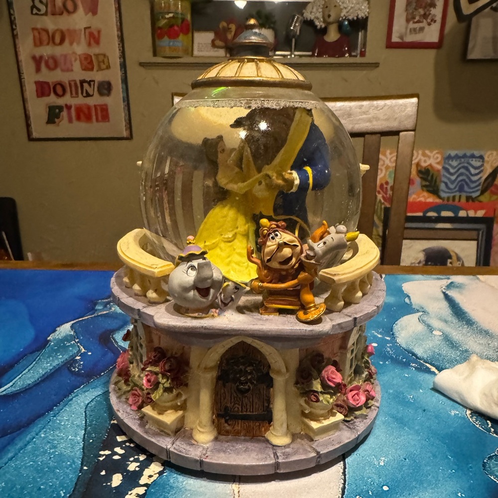 Vintage RARE Discontinued Beauty and the Beast snow-globe? MINT condition.